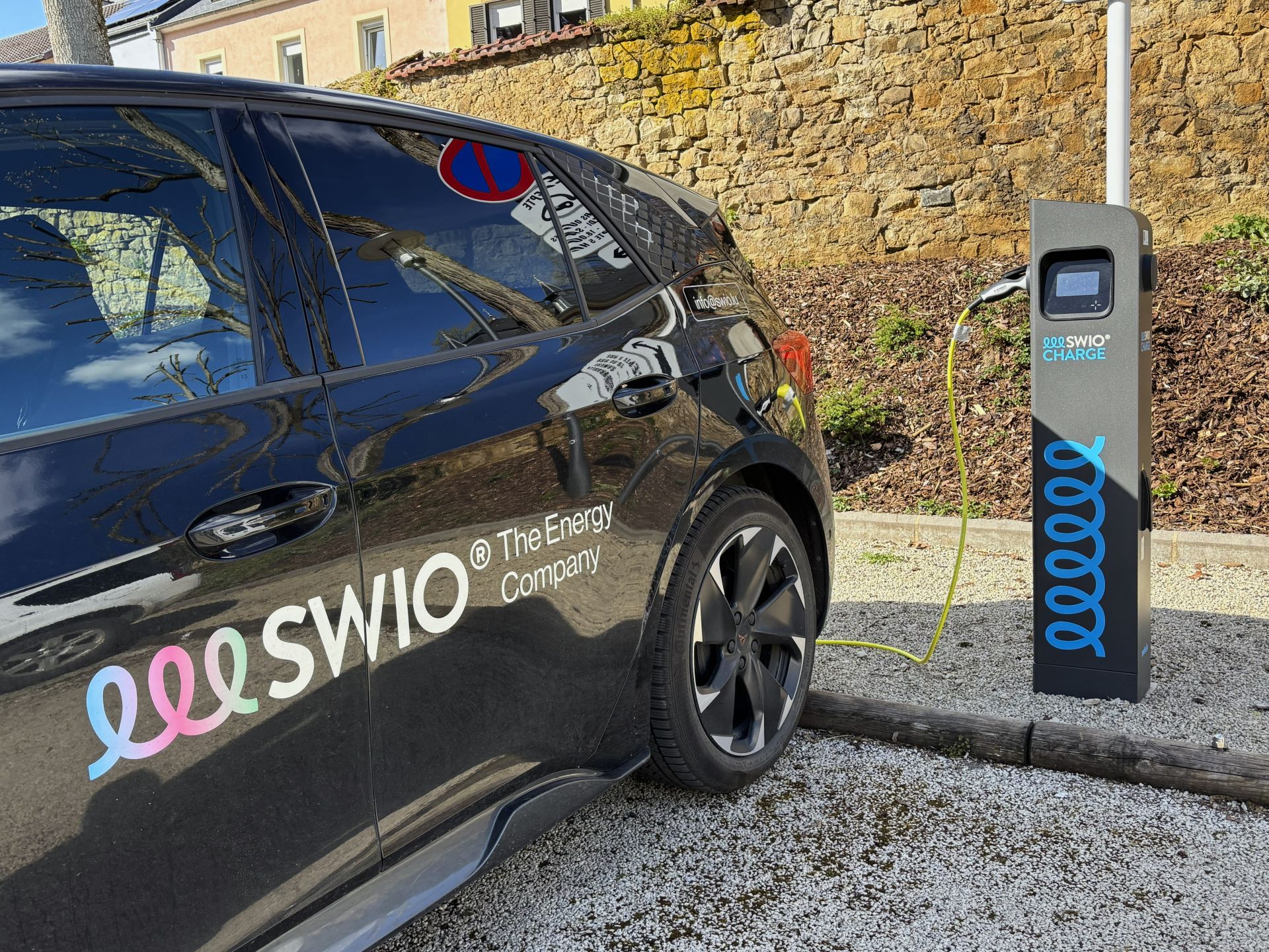 SWIO Charge public charger